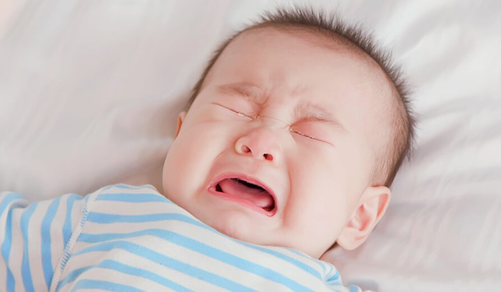 Weinendes Baby Mundfäule betrifft häufig Kleinkinder