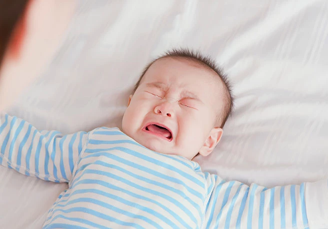 Weinendes Baby  Mundfäule betrifft häufig Kleinkinder